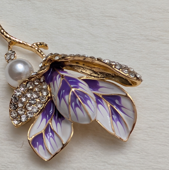 Beautiful Enamel , Faux Pearl And Gold Color Floral Magnolia Brooch , About 2" - Picture 4 of 6